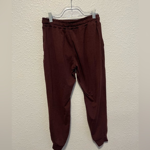 Vuori performance jogger in Mahogany Heather - Picture 3 of 4